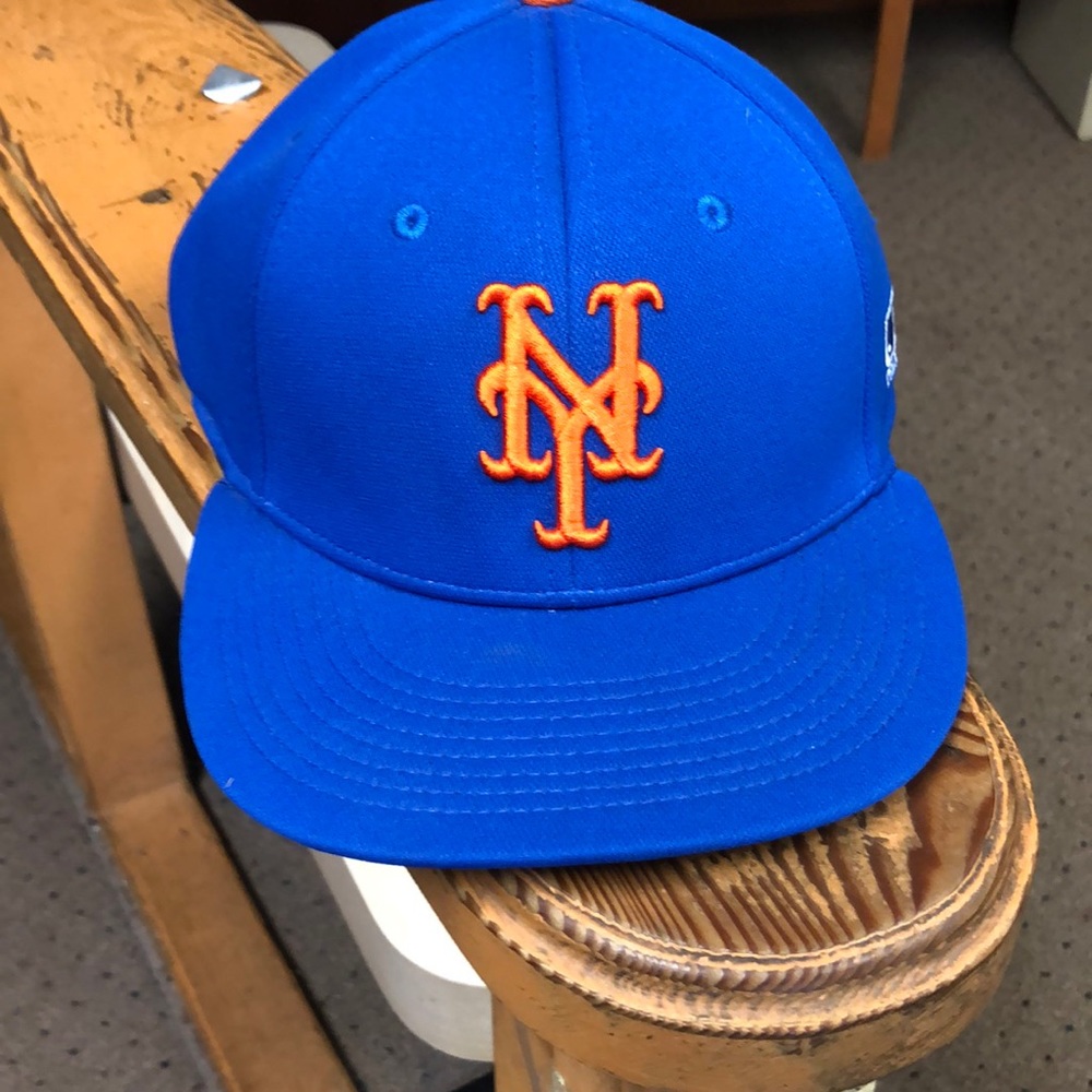 New Mets baseball cap.